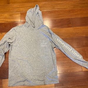 Men’s vineyard vines shirt with hoodie and whale detailing size S